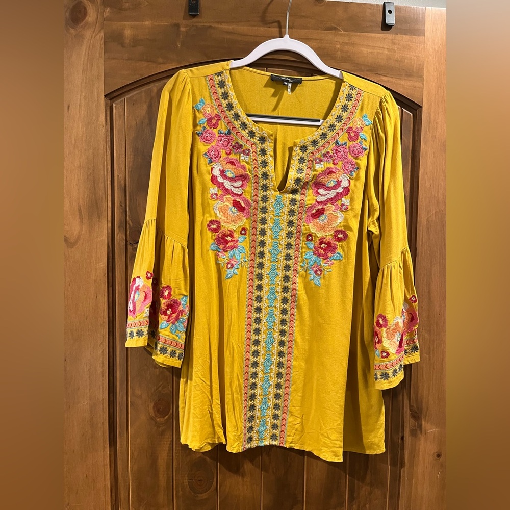 SHIRT. Multicoloured embroidery long shirt with long bell sleeves